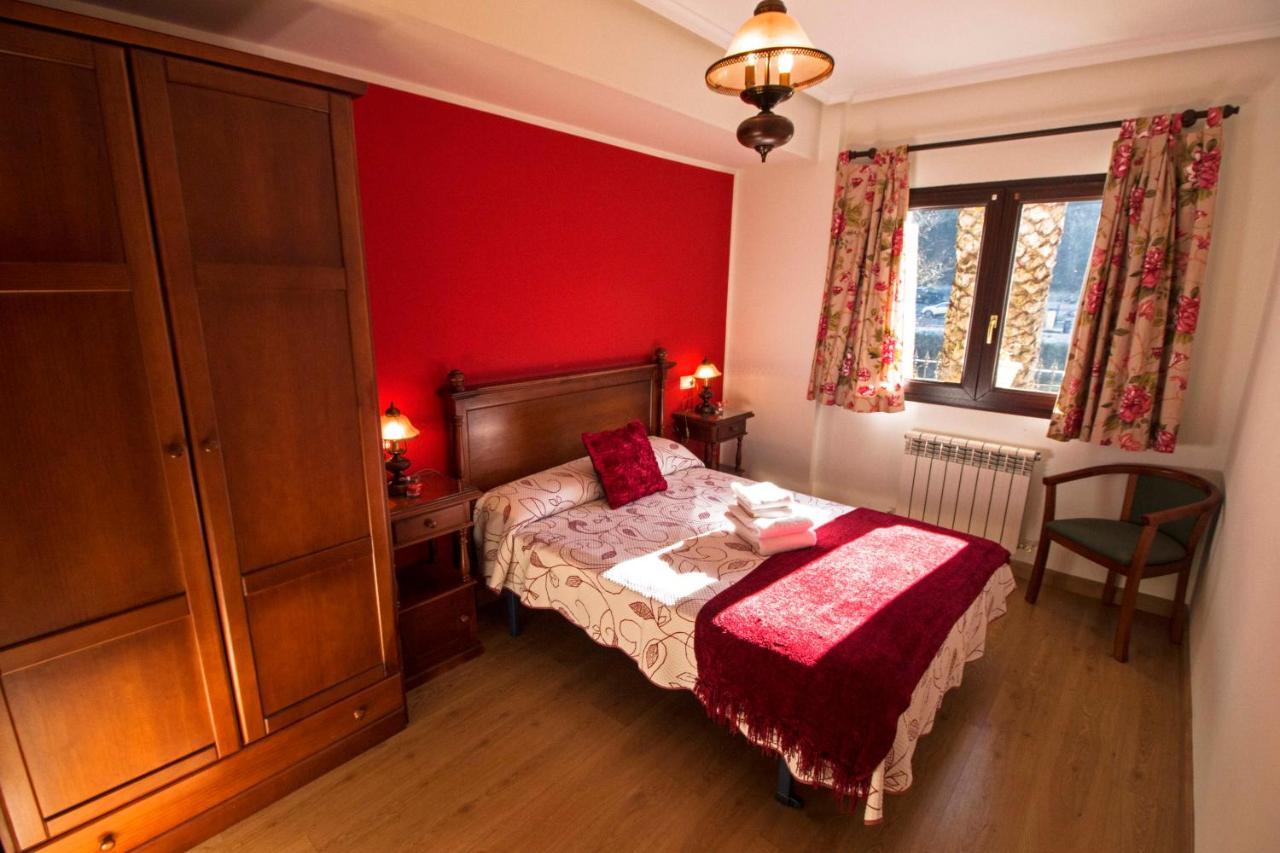 Apartamentos Las Palmeras Cangas de Onis Exterior photo